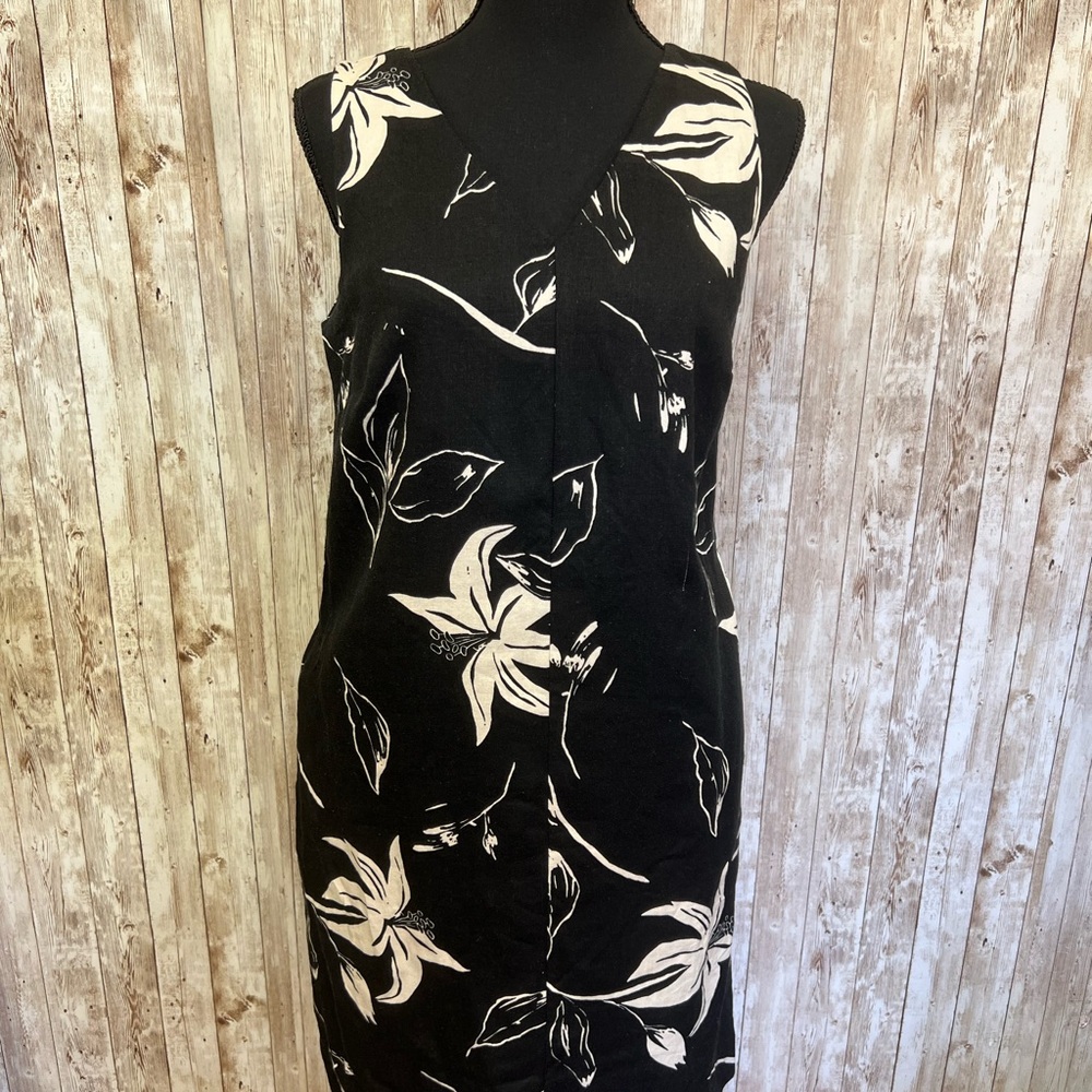 Floral Black and White Midi Dress‎